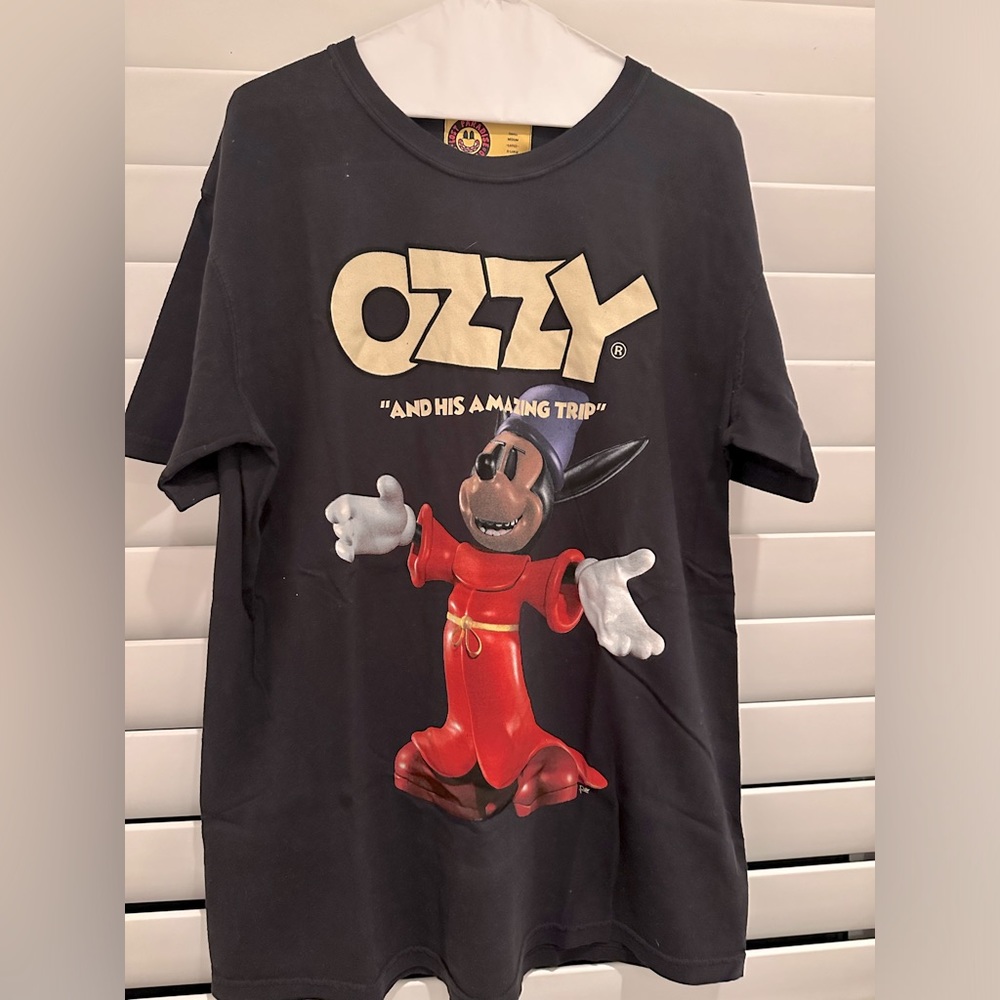 Izzy Lost Paradise by Rello Graphic Tee
